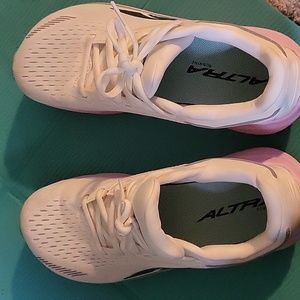 Altras sz 7.5, womens